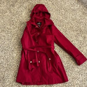 Gorgeous red rain coat size small with detachable hood.